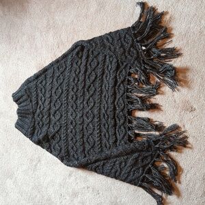 Women's knit poncho (one size fits all)